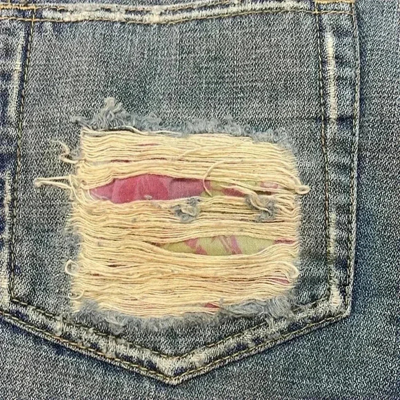 Duck Head Juniors 13 Distressed Faded Bleached Cuffed Light Wash Capri Jeans - Picture 9 of 9